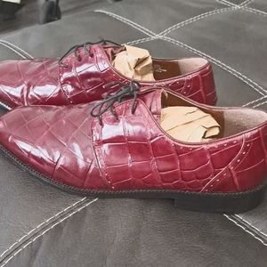 Like New Stacy Adams dress shoes/ burgundy